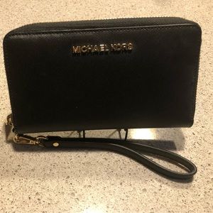 Michael Kors wristlet/ clutch